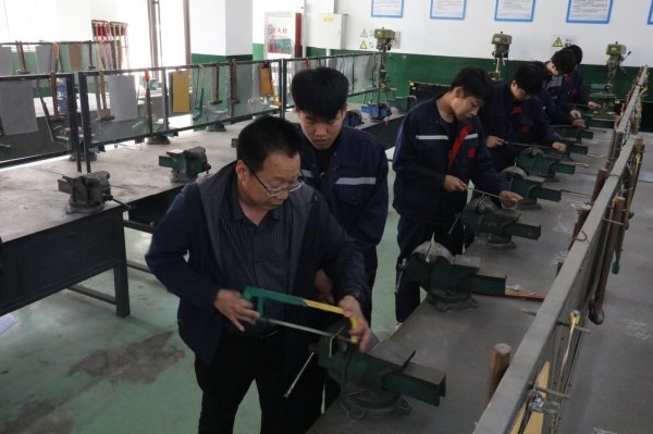 智财资本 劳模手把手传授“匠心密码”